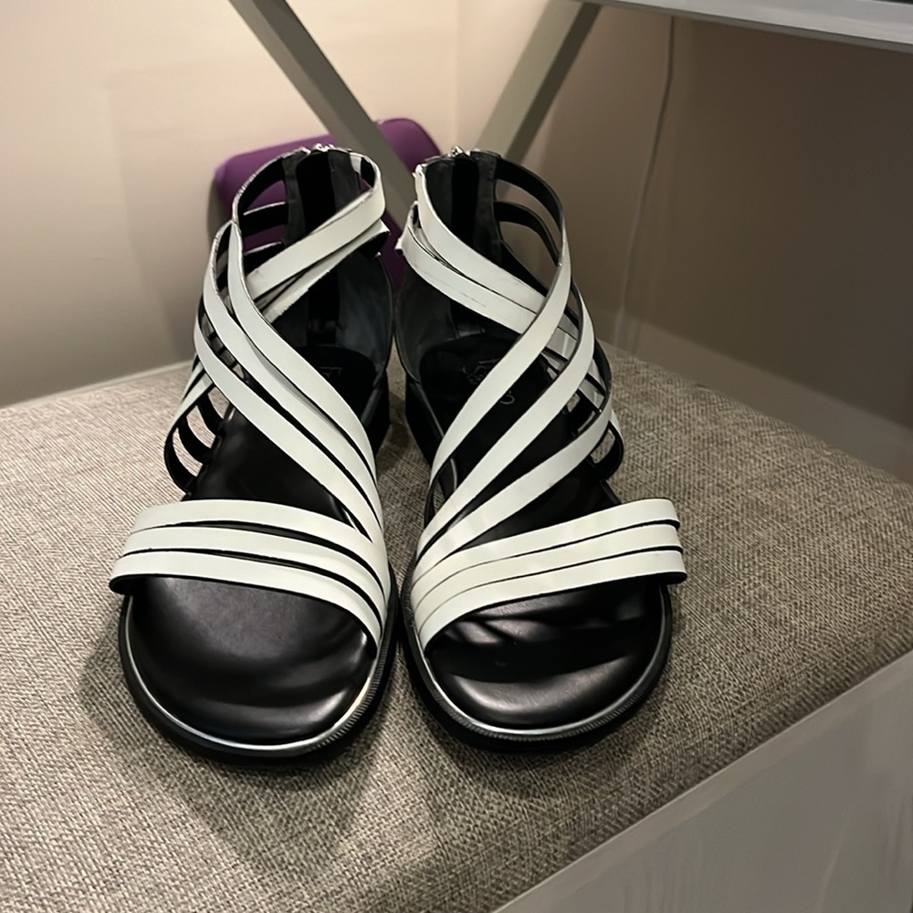 White Franco Sarto flat sandals size 10. - Picture 2 of 5
